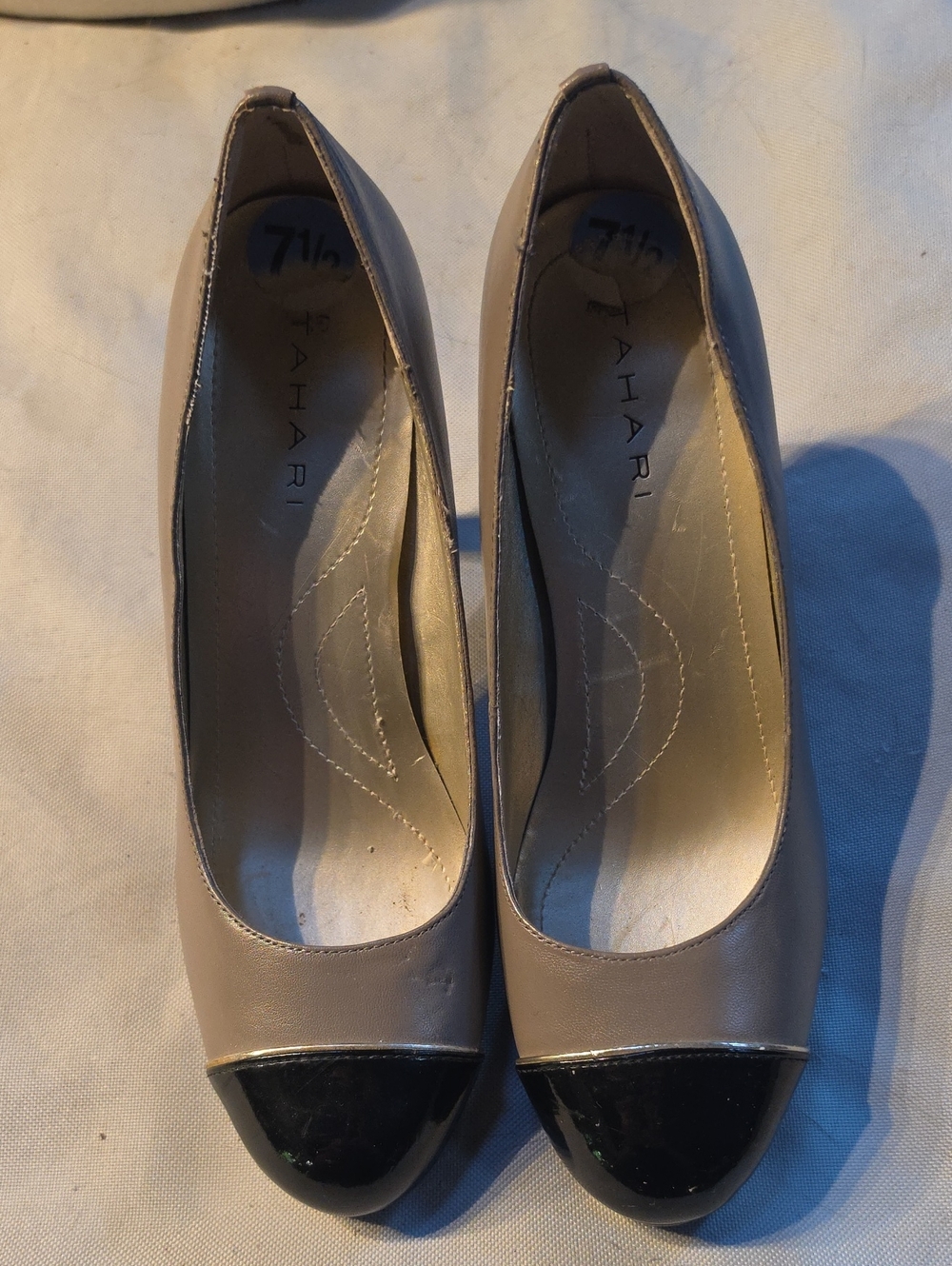 TAHARI Laurie Gray and Black Leather Platform Spectator Heels